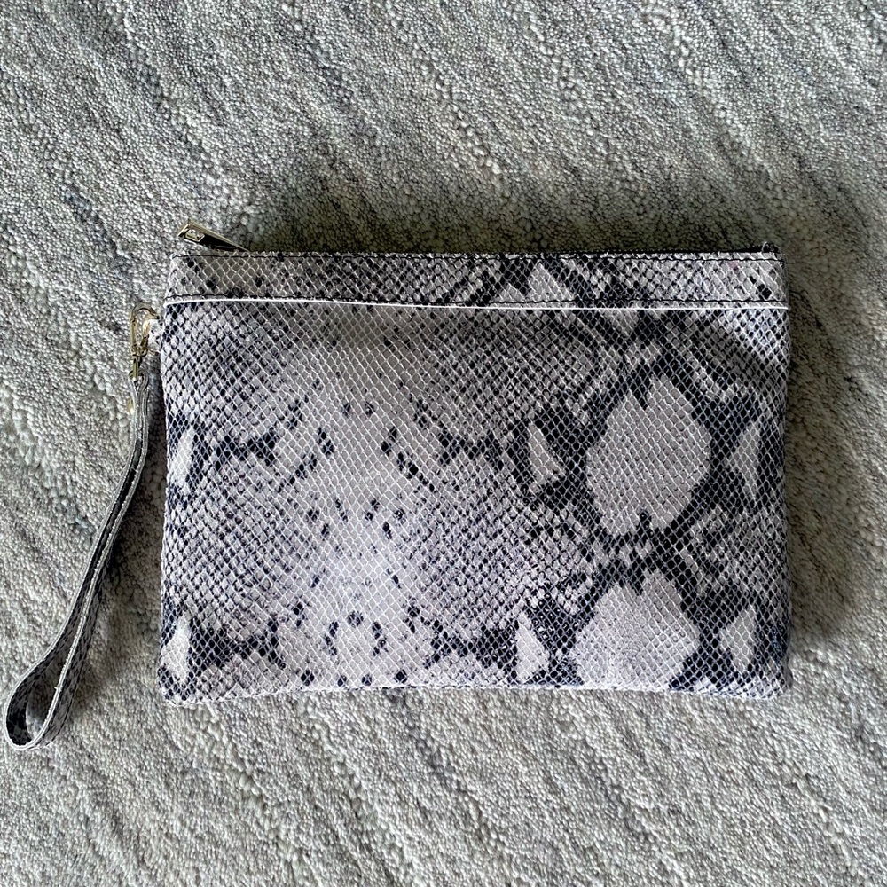 Laura Dimaggio Gray python pattern leather clutch/ wristlet - Picture 5 of 11